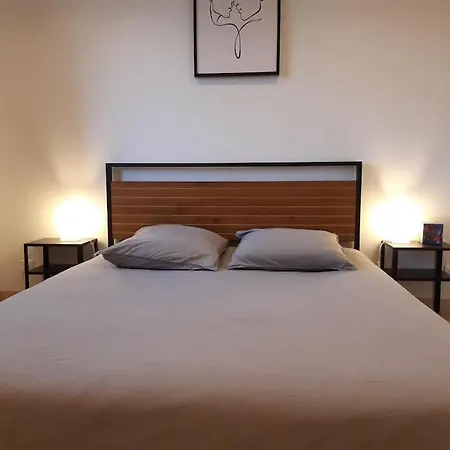 Du Colombier Holiday home Crestet